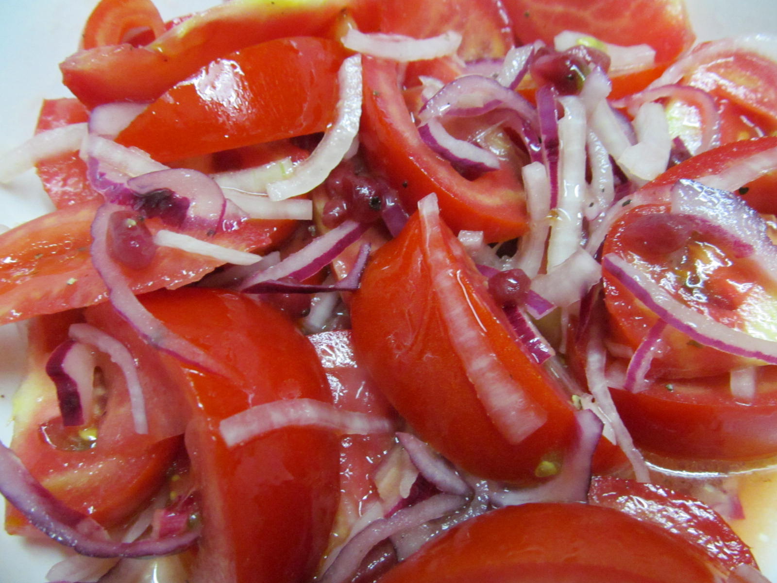 Салат помидоры с луком