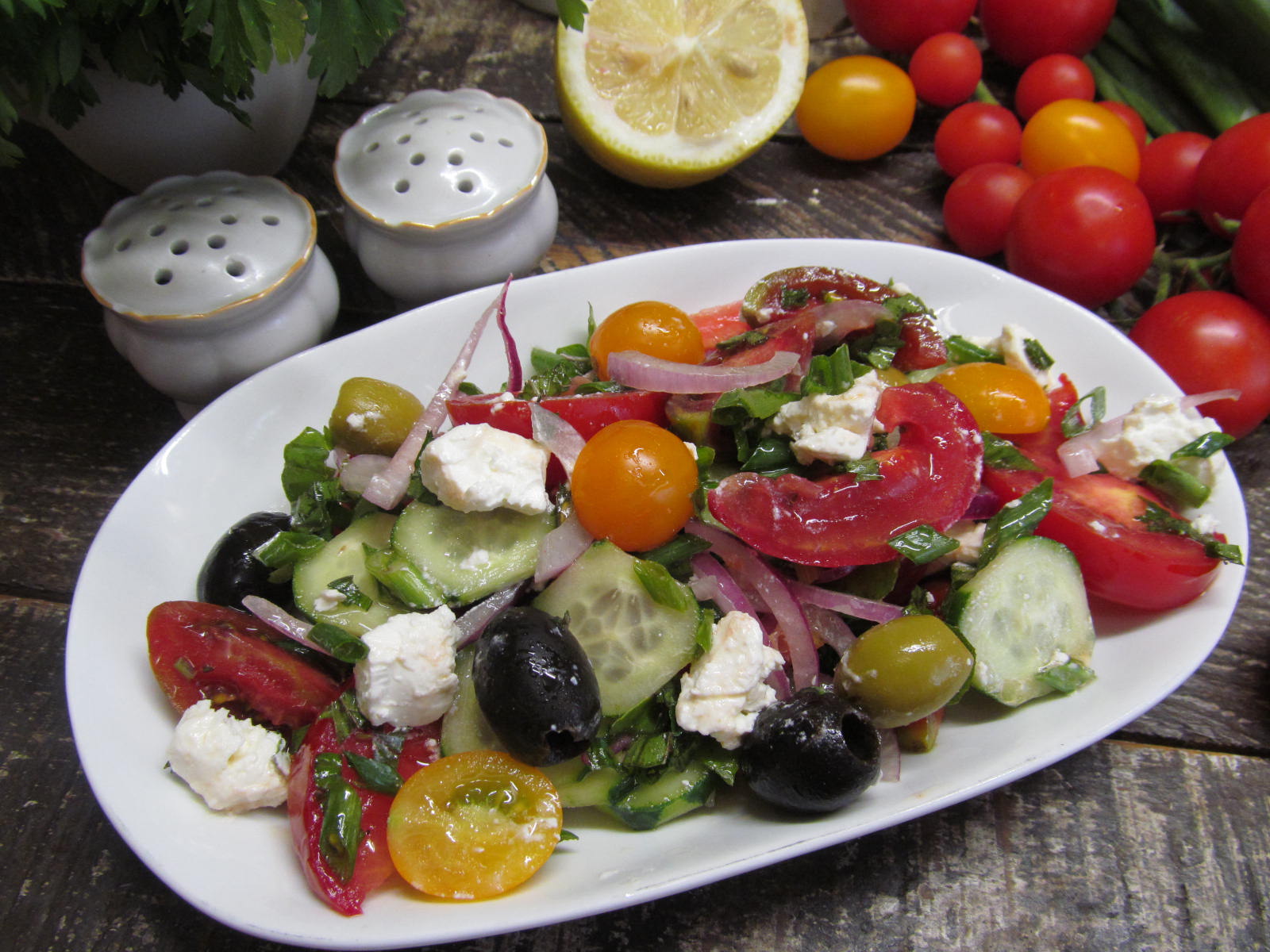 Салат с помидорами и сыром: вкусный рецепт с фото пошагово