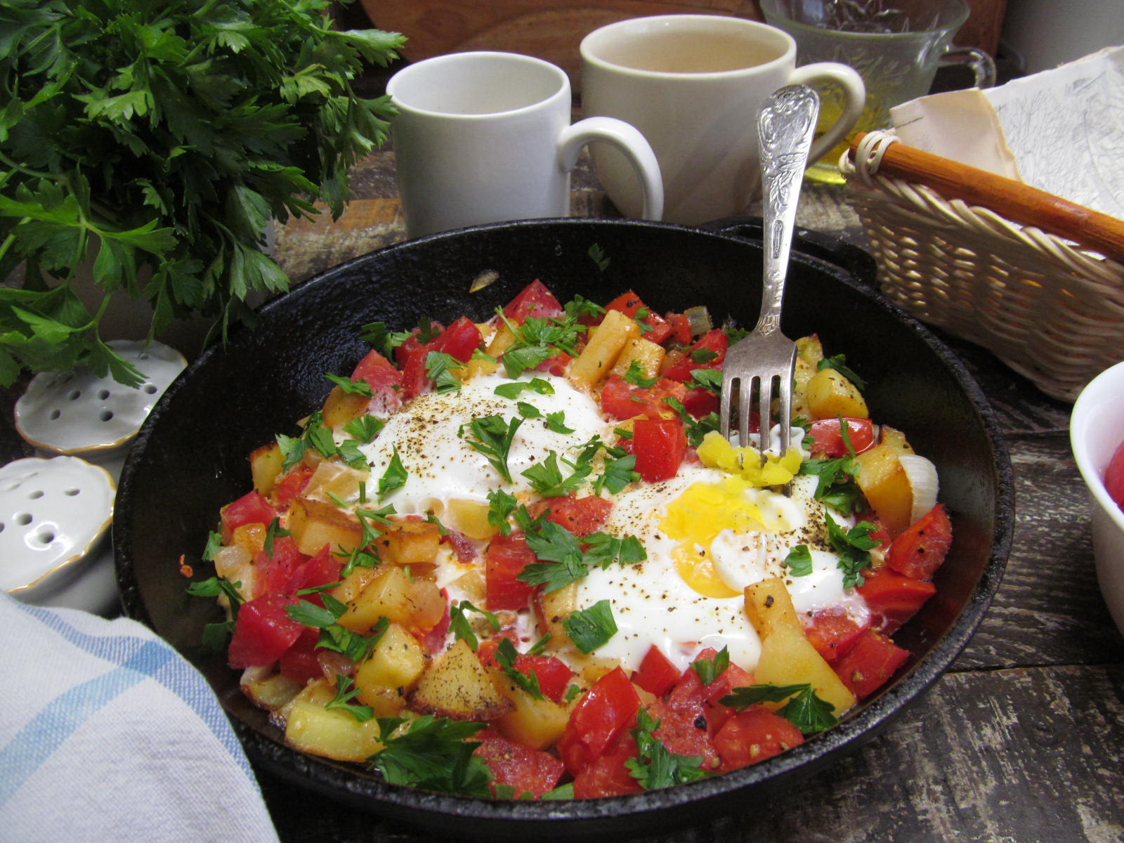 Отварной картофель в яйце на сковороде: пошаговый рецепт с фото