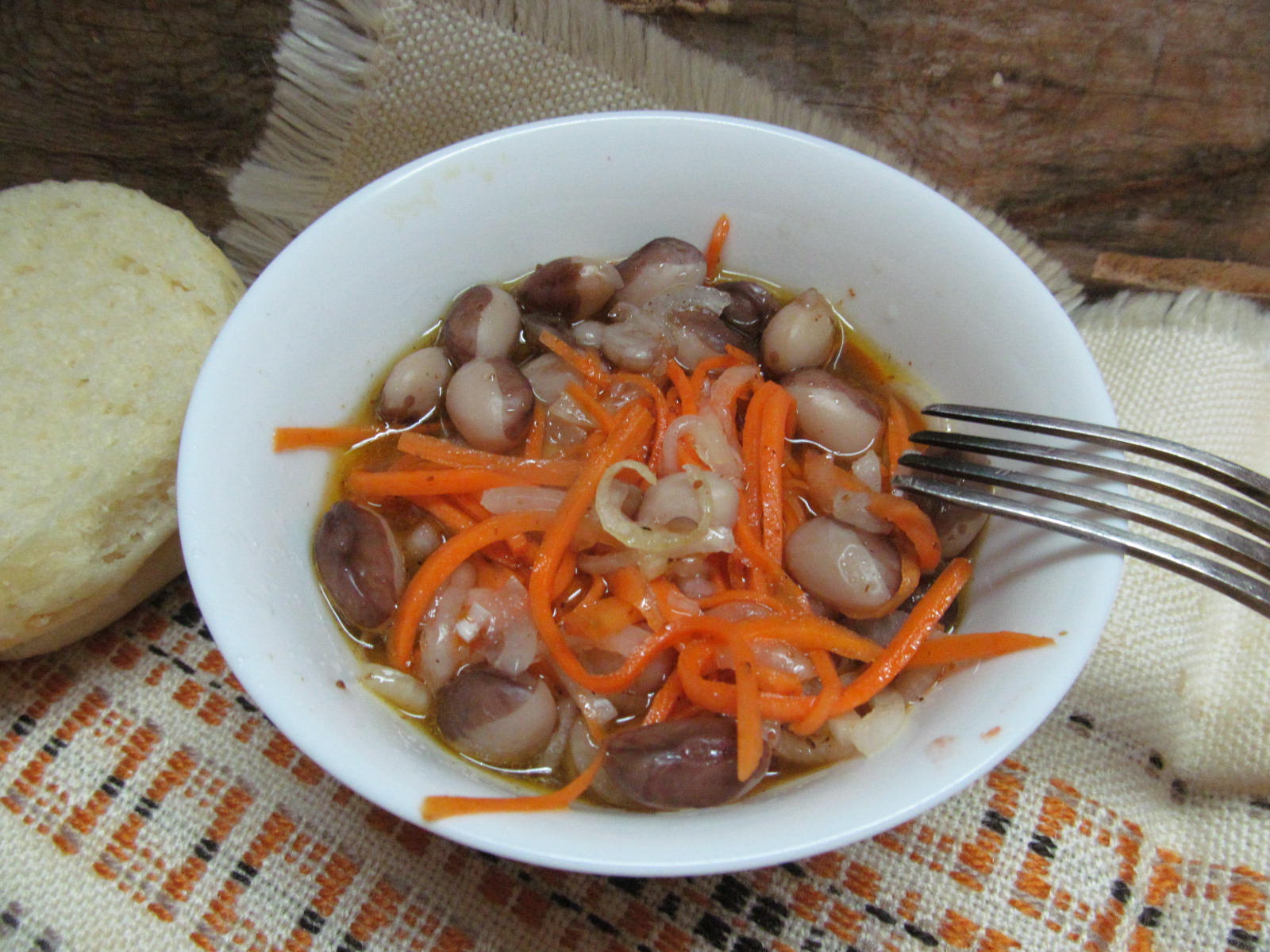 Как приготовить рецепт Салат с красной фасолью и морковью