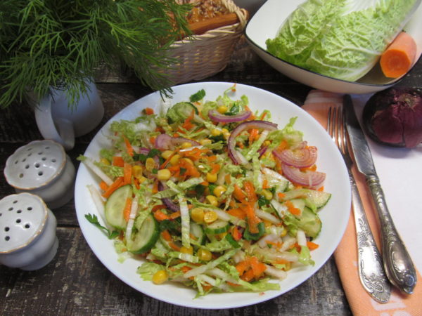 Салат с ветчиной и пекинской капустой