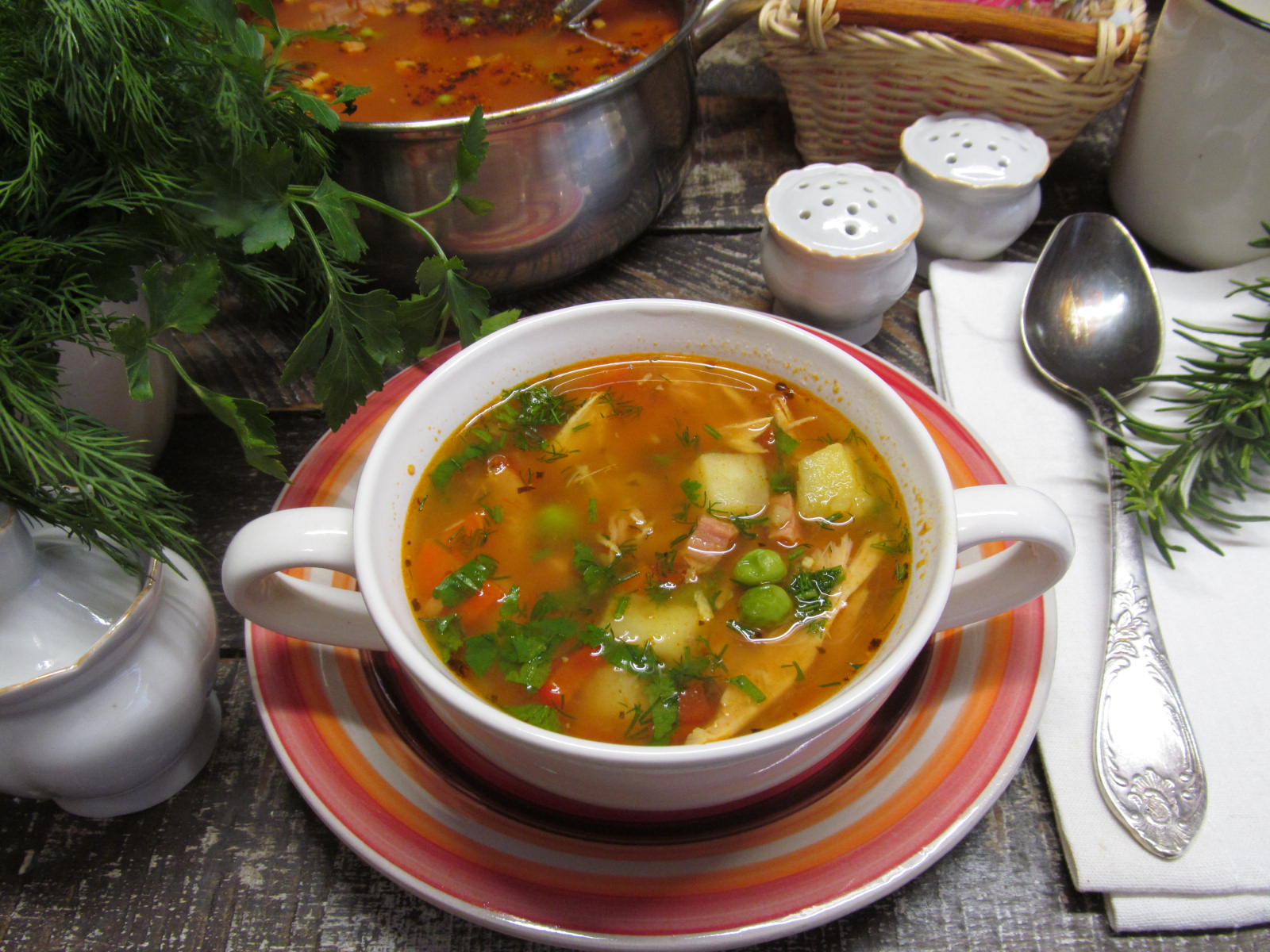 Овощной суп с горохом и грибами