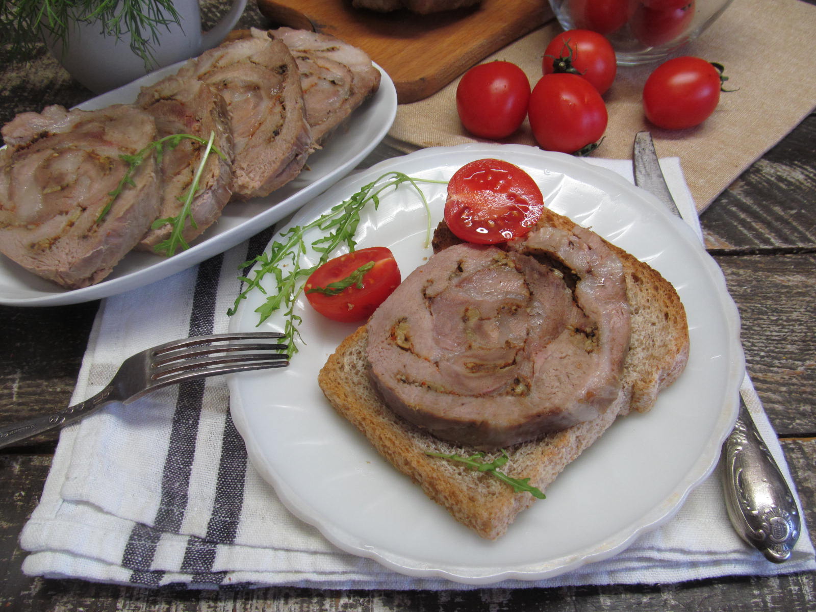 Как приготовить Как приготовить мясной рулет из свинины и говядины рецепт пошагово