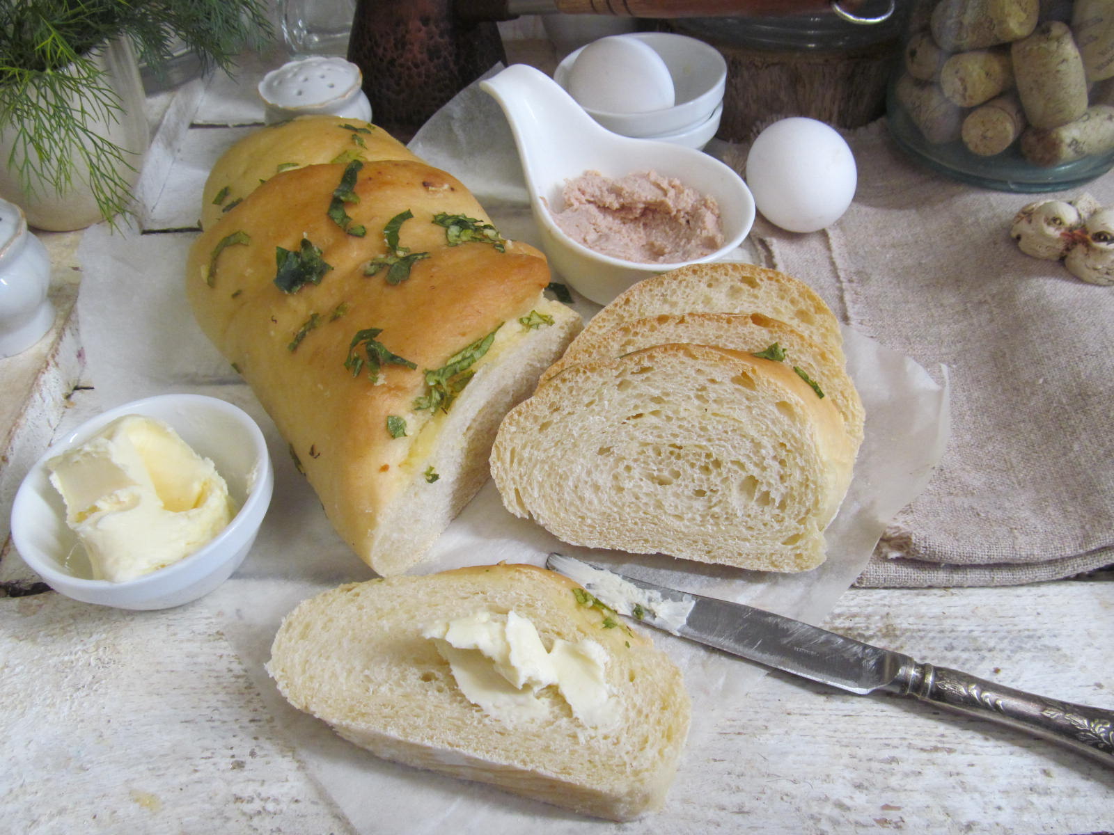 Хлеб с чесноком в духовке